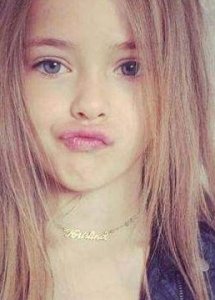 ​俄罗斯一名只有8岁女孩，竟被称为是“世界最小女模特”