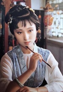 ​陈晓旭20年后重回大观园的15张合影，和她最亲密的，相反是沈璐