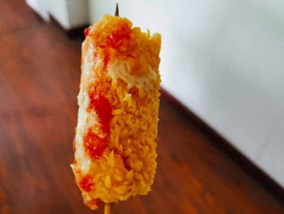 ​手抓饼也能做芝士热狗棒，非油炸，又香又脆还能拉丝，馋哭了