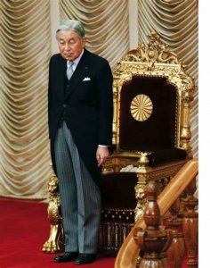 ​日本除了有首相还有天皇，二者差别在哪里，首相要服从天皇吗？