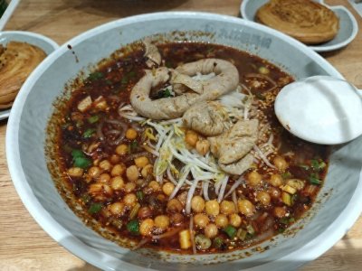 ​四川的小吃“肥肠粉”