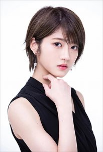​若月佑美，兼具漂亮与帅气的日本女星