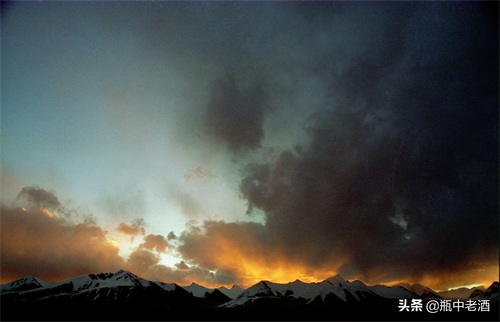 1996年的长江源头，唐古拉山脉主峰各拉丹东雪山