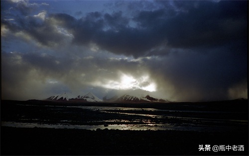 1996年的长江源头，唐古拉山脉主峰各拉丹东雪山