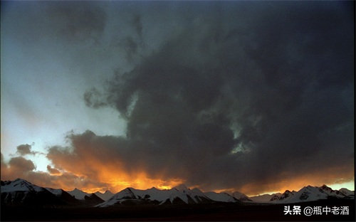 1996年的长江源头，唐古拉山脉主峰各拉丹东雪山