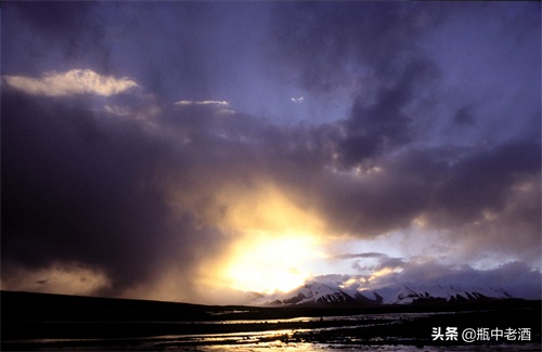 1996年的长江源头，唐古拉山脉主峰各拉丹东雪山