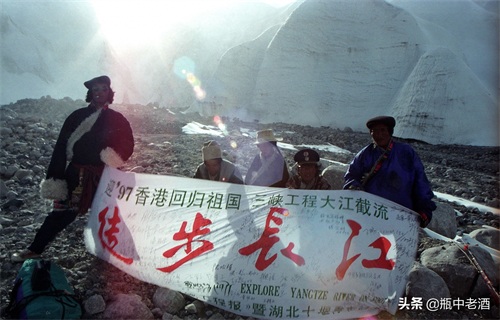 1996年的长江源头，唐古拉山脉主峰各拉丹东雪山