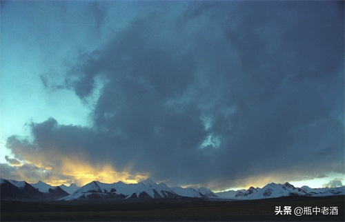 1996年的长江源头，唐古拉山脉主峰各拉丹东雪山