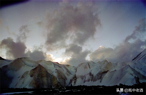 1996年的长江源头，唐古拉山脉主峰各拉丹东雪山