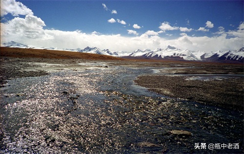 1996年的长江源头，唐古拉山脉主峰各拉丹东雪山