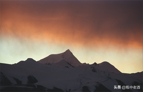 1996年的长江源头，唐古拉山脉主峰各拉丹东雪山
