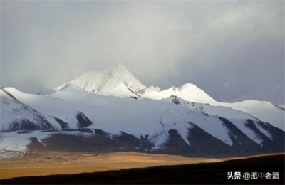 ​1996年的长江源头，唐古拉山脉主峰各拉丹东雪山
