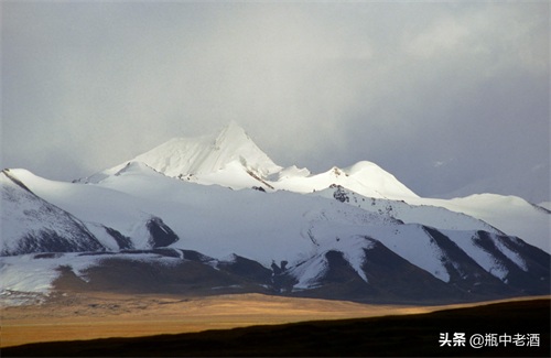 1996年的长江源头，唐古拉山脉主峰各拉丹东雪山