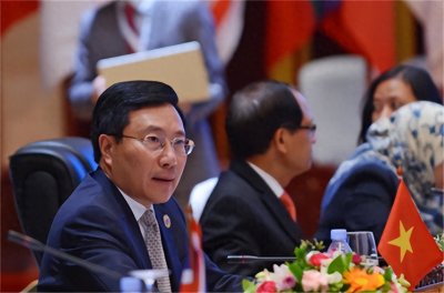 ​若三峡大坝遭受毁灭性打击，被炸毁后，会对中国造成多大的损失？