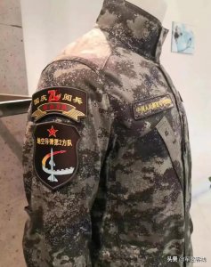 ​我军下发新军装还有二维码！科技感十足 更加贴合实战