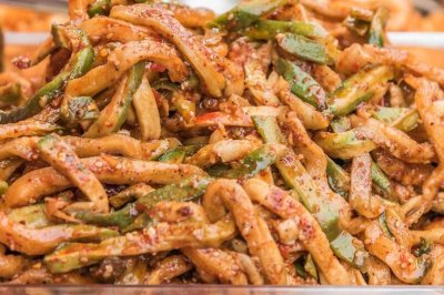 ​腌萝卜干，用盐杀水是外行，奶奶教我2招，爽脆更入味，香辣过瘾