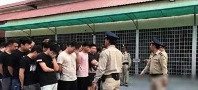 ​1998年，印尼多次排华大屠杀，中国为何不出兵还击？