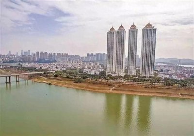 ​南宁“最贵楼盘”获“中国十大超级豪宅”殊荣 我们有话要说