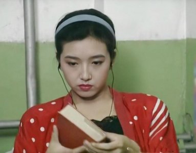 ​江珊旧照颜值不比港星差，现52岁是妈妈辈的穿衣典范，优雅又显瘦