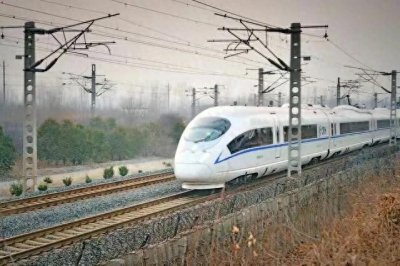 ​成都东站始发最远高铁，走绵阳，广元方向，跑了15个小时