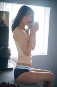 ​神部美咲：赛马节目新宠，柔道女神的颜值与身材风暴