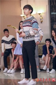 ​《一年级毕业季》成毅与碧瑶赵丽颖戏外同框啦 扒成毅资料作品