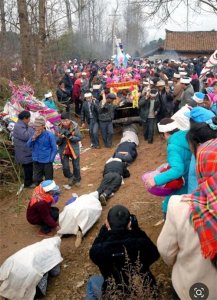 ​殡葬是对死者的遗体进行处理所举行的一系列仪式