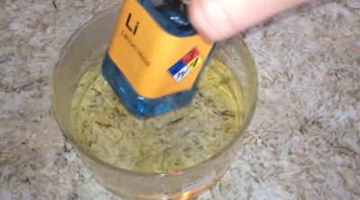 ​锂和水的化学反应如此神奇，结果锂燃烧之后更神奇