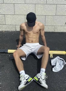 ​腹肌壁纸｜“答非所问就是最好的答案”