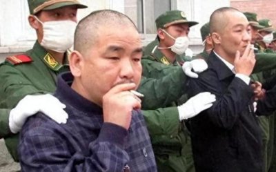 ​黑老大在监狱住两室一厅，女警做情人？最高检察官，不能杀？