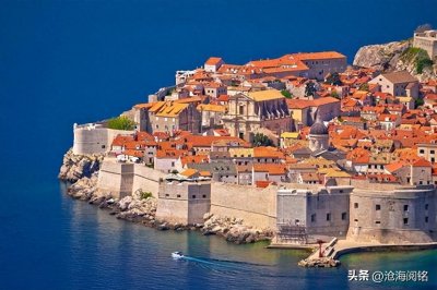 ​克罗地亚女总统：身材太好遭人喷，实行六大改革政绩佳，酷爱足球