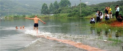 ​释理亮：世上唯一还在练轻功的武僧，目前已经练到最后一重