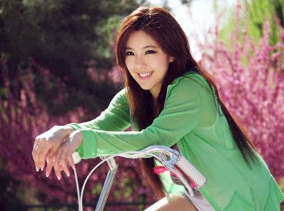 ​赵奕欢新恋情曝光，与外籍男友甜蜜互动，网友：祝福她幸福！