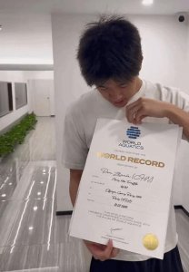 ​潘展乐收到世界纪录证书 “这有什么介绍的，第二个了”
