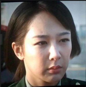 ​杨紫脸又僵了？采访视频中“硅胶感”很重，网友：整没整一目了然