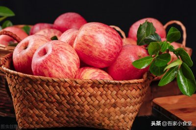 ​苹果汁怎么榨不氧化变黑，到底是加白醋柠檬还是盐，我来告诉你