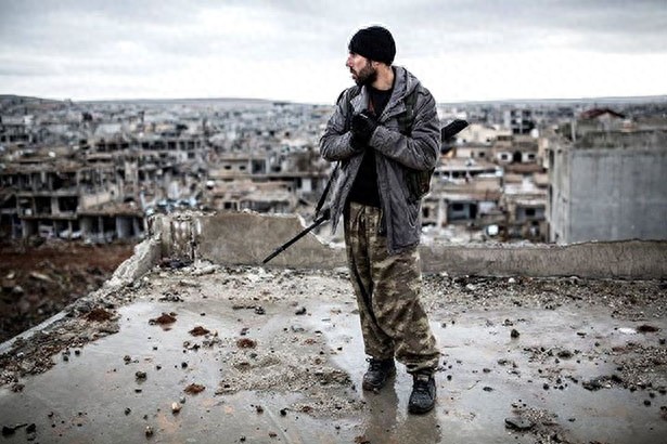 狙击手的传奇，孤身击毙220名is恐怖分子的勇士