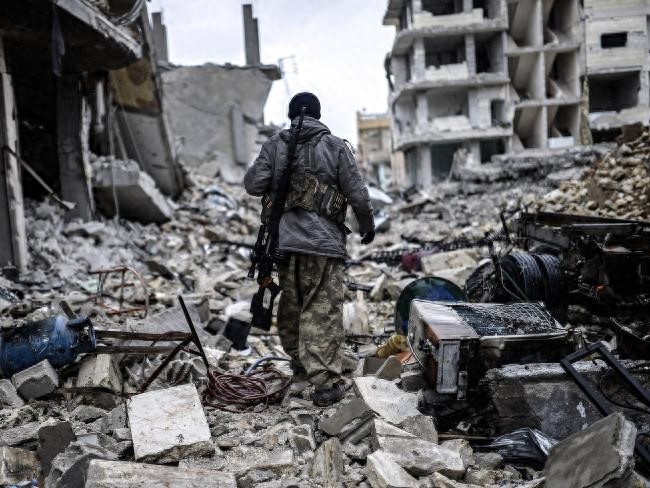 狙击手的传奇，孤身击毙220名is恐怖分子的勇士