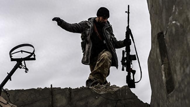 狙击手的传奇，孤身击毙220名is恐怖分子的勇士