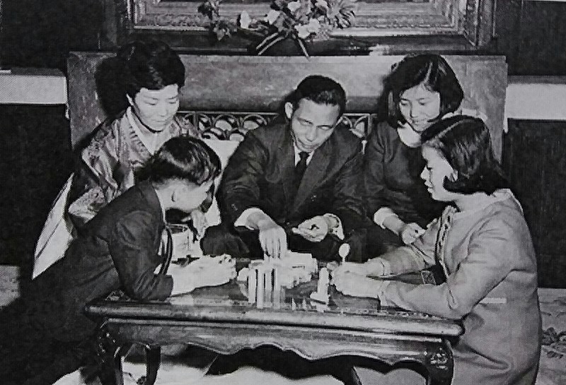 1979年10月26日，朴正熙遇刺身亡