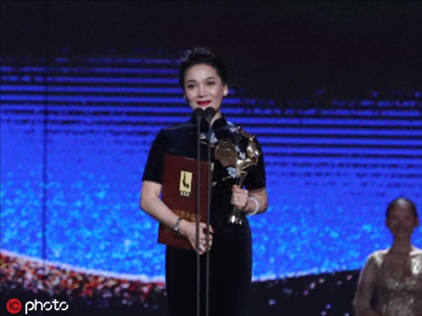 王景春咏梅凭《地久天长》分获最佳男女主角 胡歌霍建华合体颁奖