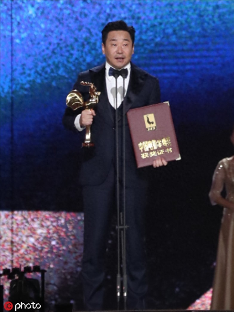 王景春咏梅凭《地久天长》分获最佳男女主角 胡歌霍建华合体颁奖