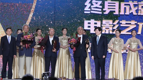 王景春咏梅凭《地久天长》分获最佳男女主角 胡歌霍建华合体颁奖