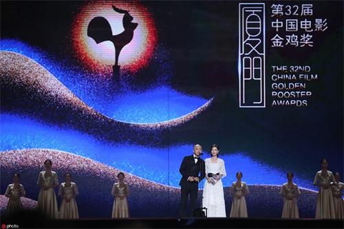 王景春咏梅凭《地久天长》分获最佳男女主角 胡歌霍建华合体颁奖