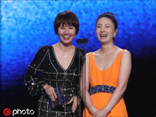 王景春咏梅凭《地久天长》分获最佳男女主角 胡歌霍建华合体颁奖