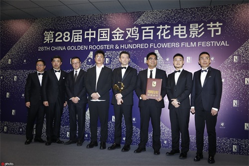 王景春咏梅凭《地久天长》分获最佳男女主角 胡歌霍建华合体颁奖