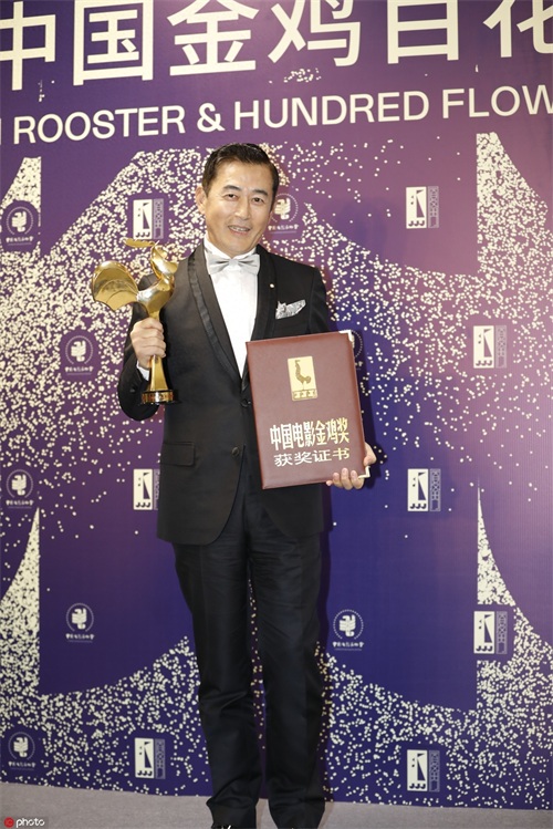 王景春咏梅凭《地久天长》分获最佳男女主角 胡歌霍建华合体颁奖