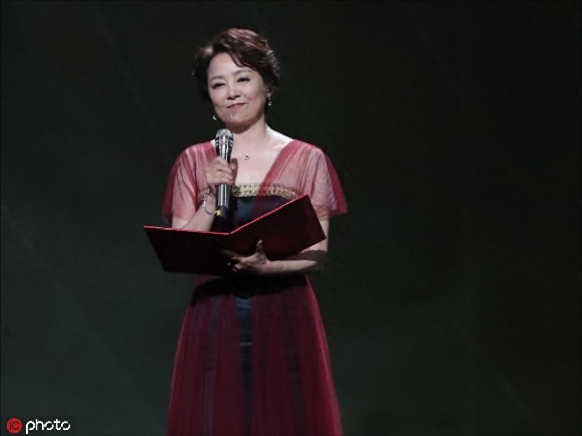 王景春咏梅凭《地久天长》分获最佳男女主角 胡歌霍建华合体颁奖