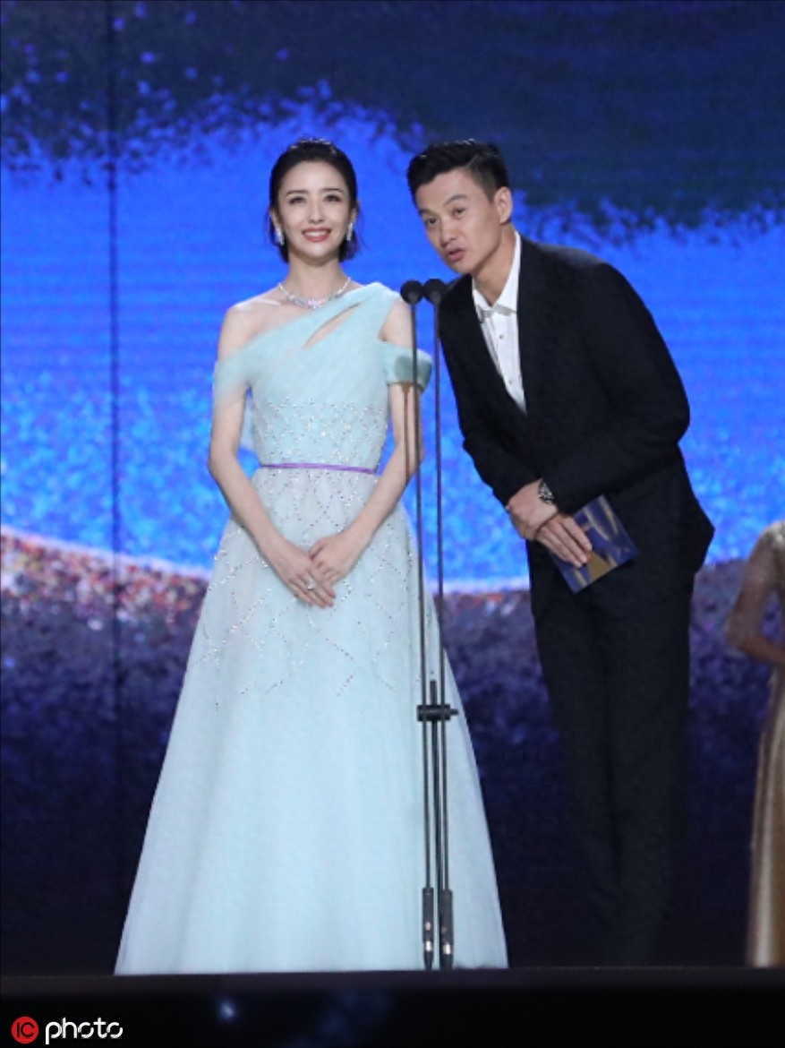 王景春咏梅凭《地久天长》分获最佳男女主角 胡歌霍建华合体颁奖