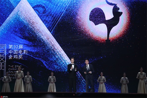 王景春咏梅凭《地久天长》分获最佳男女主角 胡歌霍建华合体颁奖
